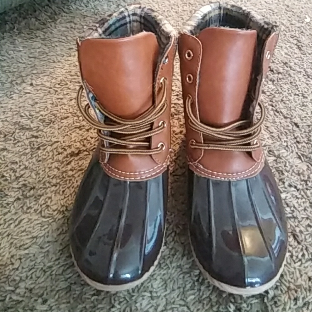 Browb Snow booties size 9